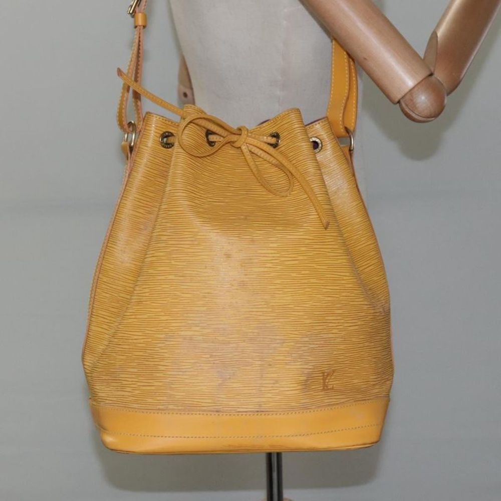 Louis Vuitton Noé Yellow Leather Shoulder Bag (Pre-Owned) - Picture 14 of 16